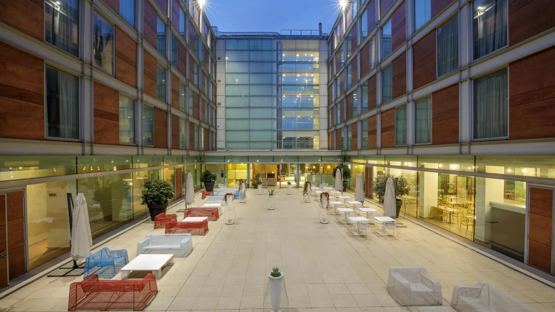 Hotel Doubletree By Hilton Milan 4*,